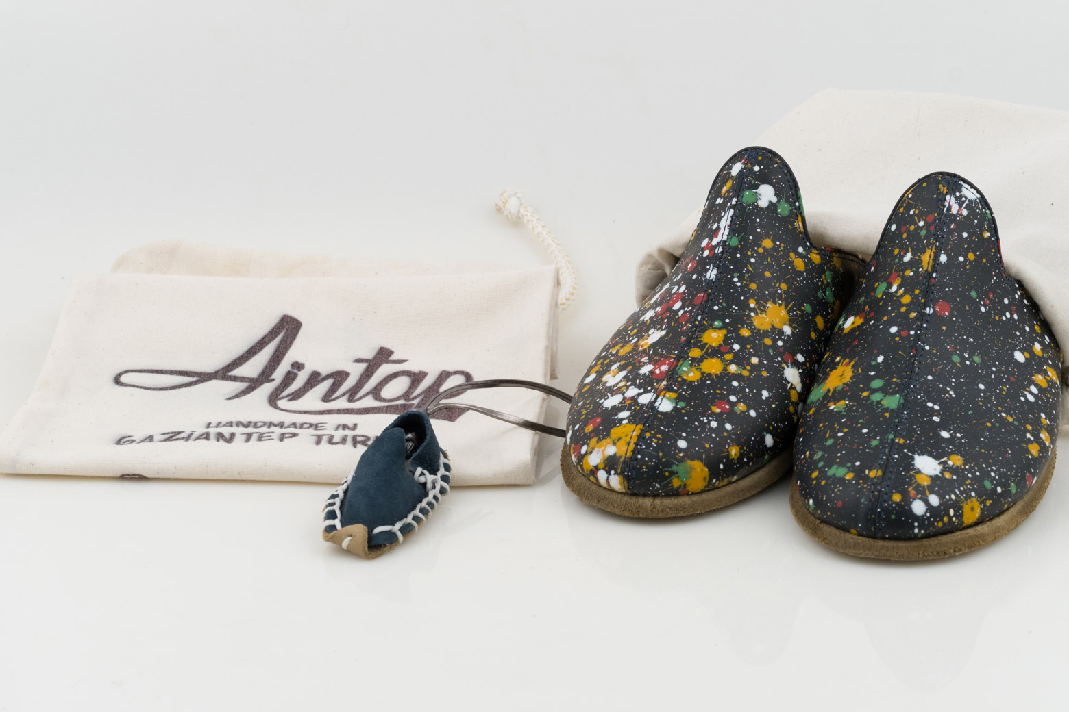 %100 Hakiki Deri Püskürtme Boyalı Siyah Bayan Terlik